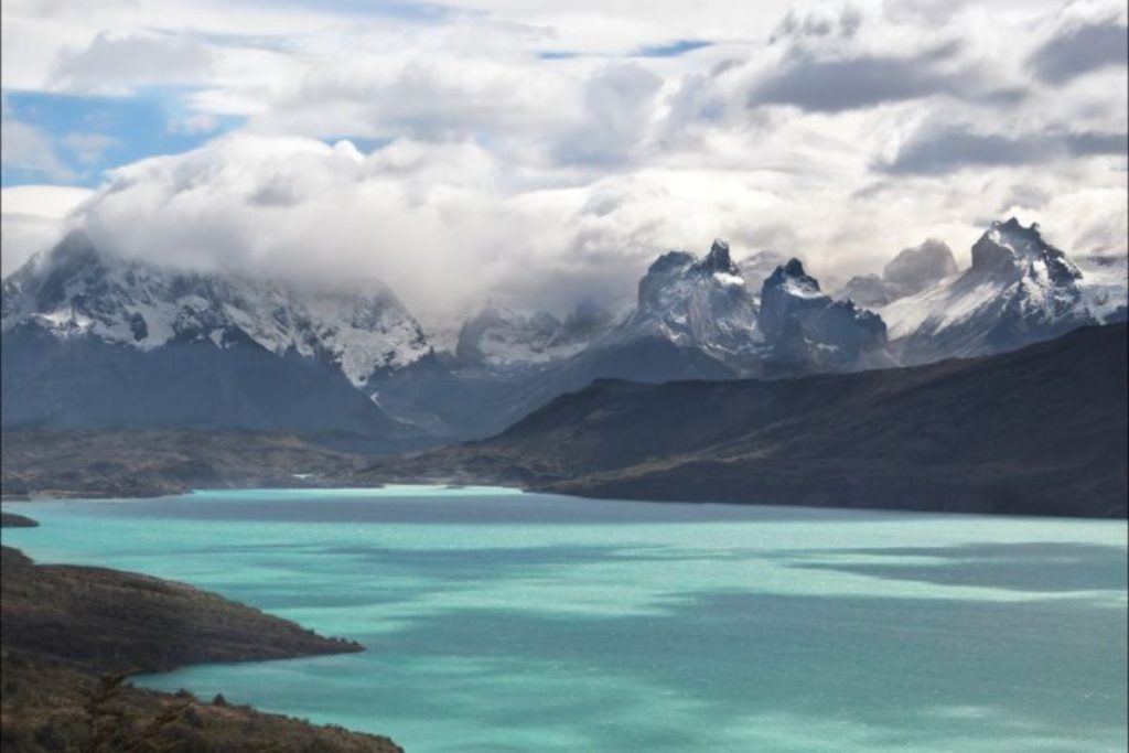 heli-skiing-in-the-andes-mountains-min