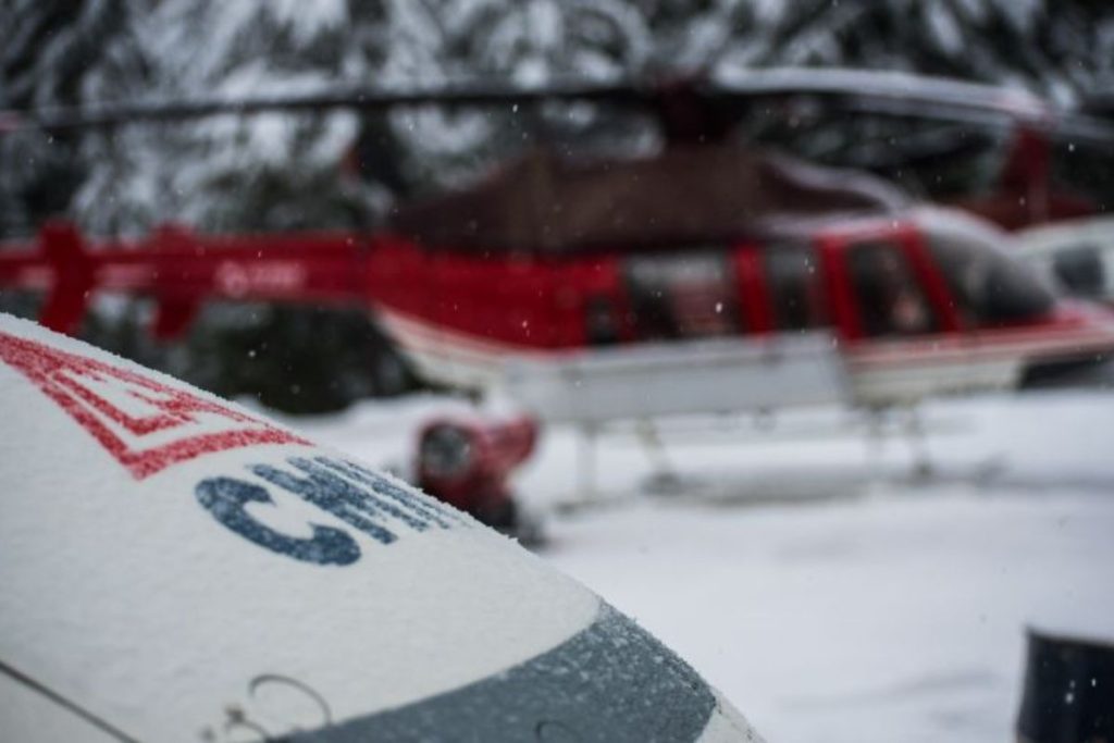 heli-skiing-canada-CMH-helicopter-min