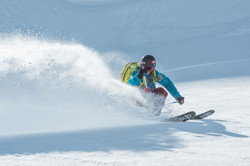 heli-skiing-canada-craig-mcgee-min