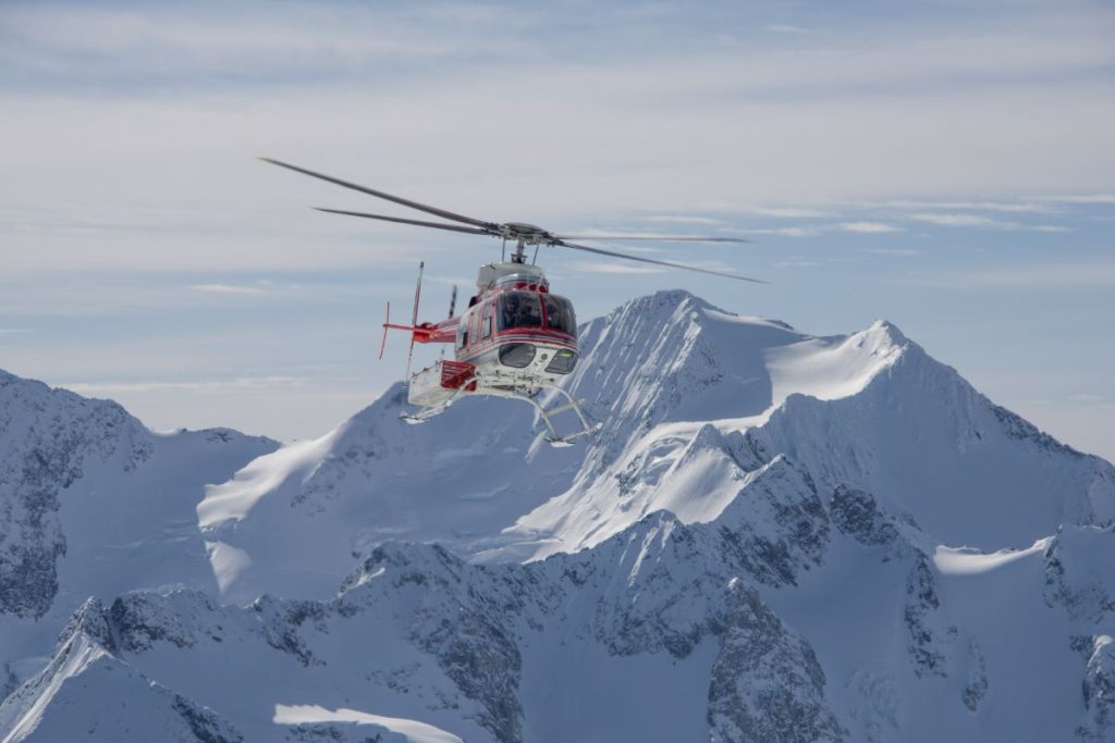 heli-skiing-helicopter-flying-min