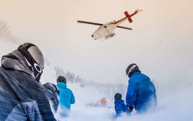 heli-skiing-in-canada-min