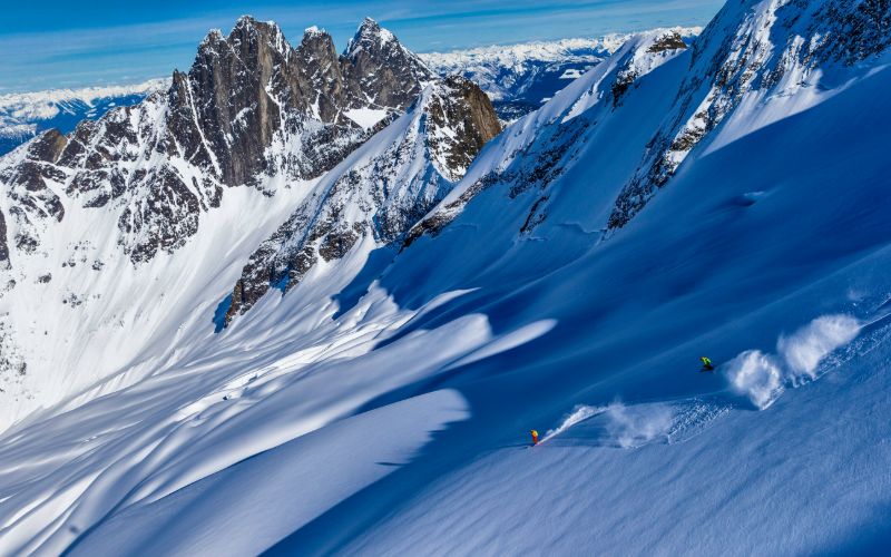 heli-skiing-mountain-slopes-min
