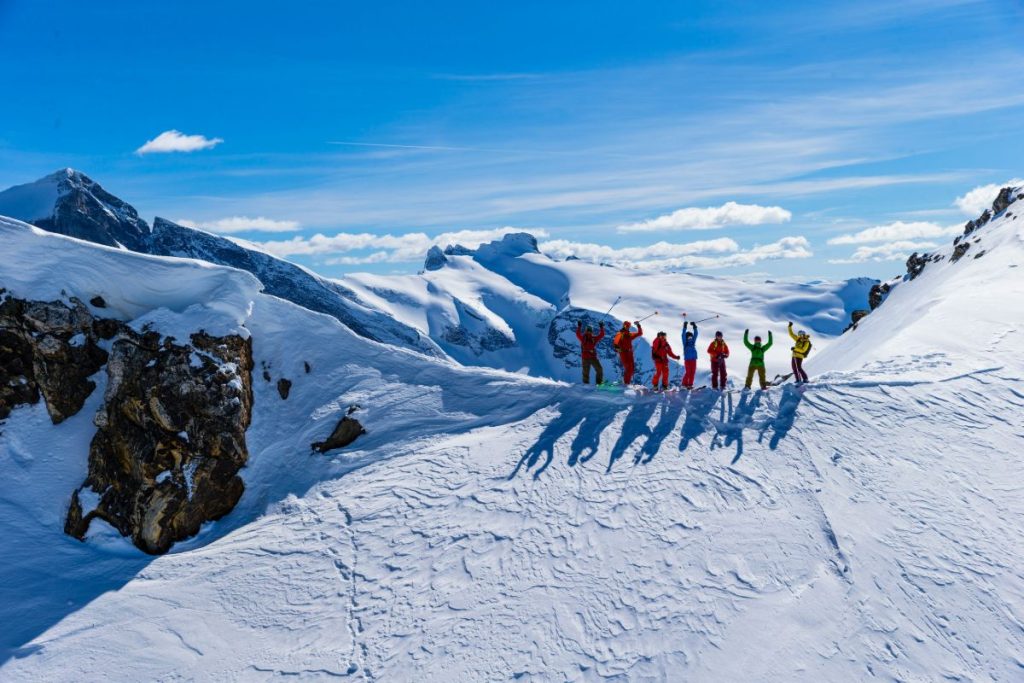 helictoper-skiing-small-group-min