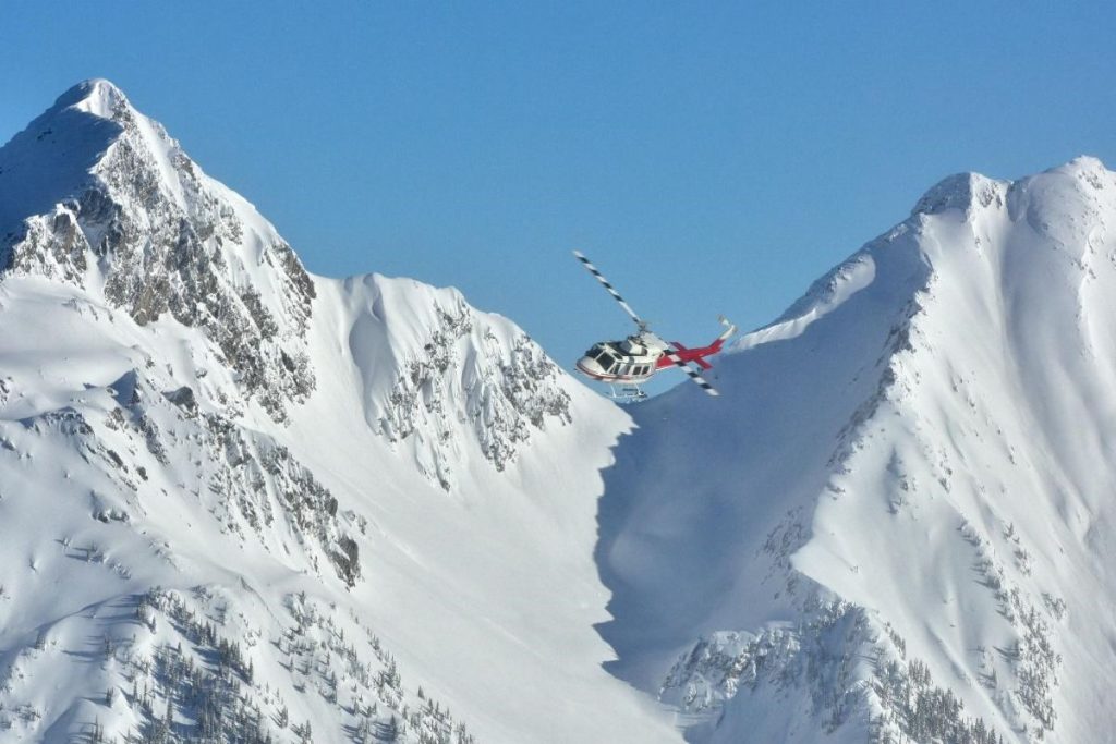 heli-skiing-canada-helicopter-min