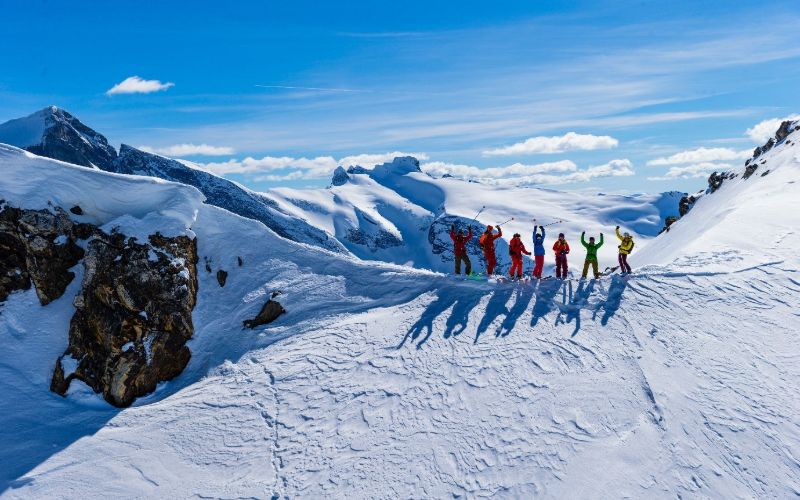 heli-skiing-group-photo-min
