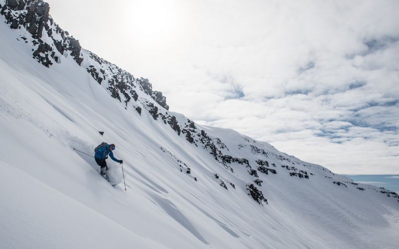 heli-skiing-iceland-min