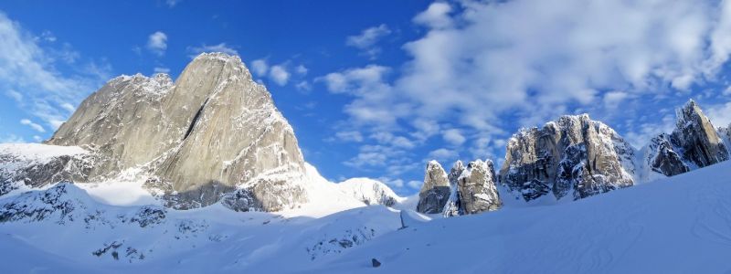 helicopter-skiing-canada-mountains (1)-min
