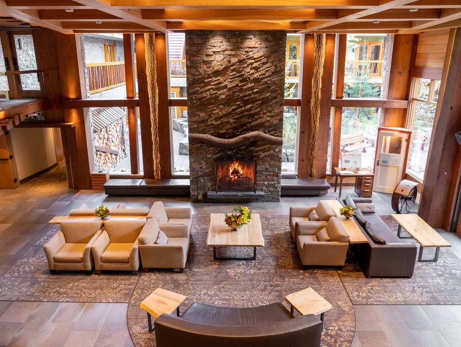 177_Moose_Hotel_and_Suites_Lobby