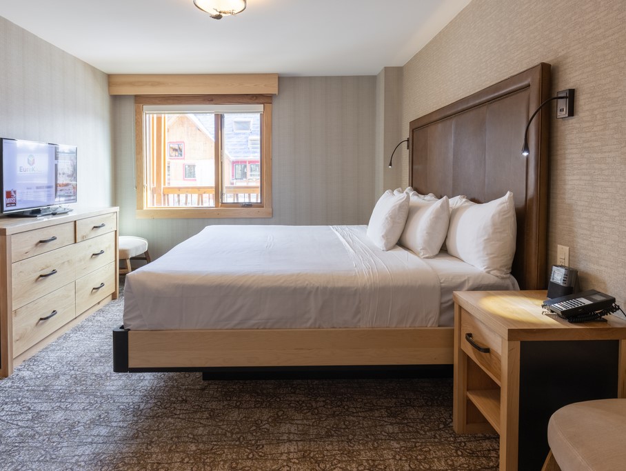278_Superior_One_Bedroom_Suite_One_King