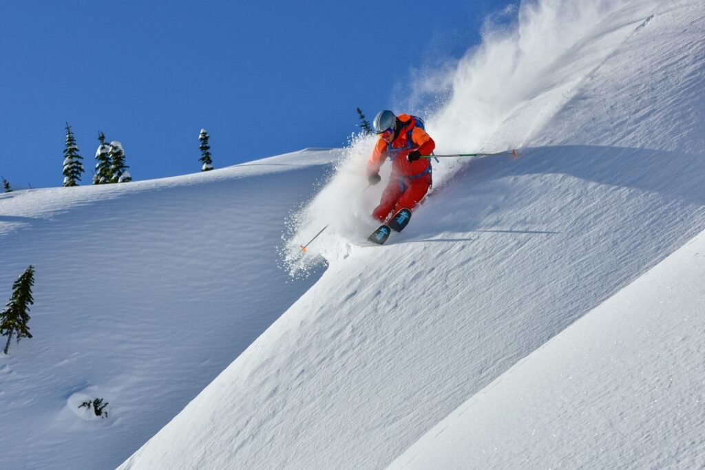 helicopter-skiing-canada-male-skier-min