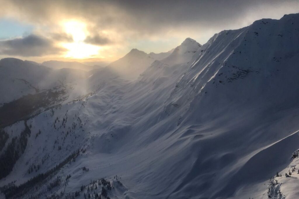 heli-skiing-bc-prices-mountain-views-min