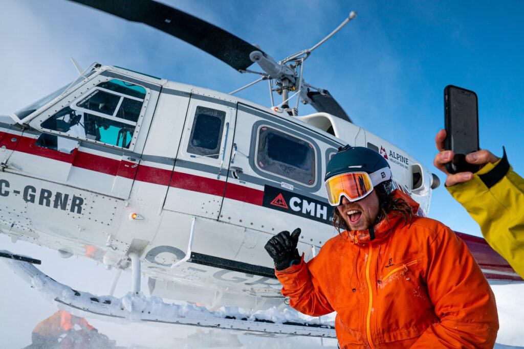 helicopter-skiing-canada-cmh-helicopter-min