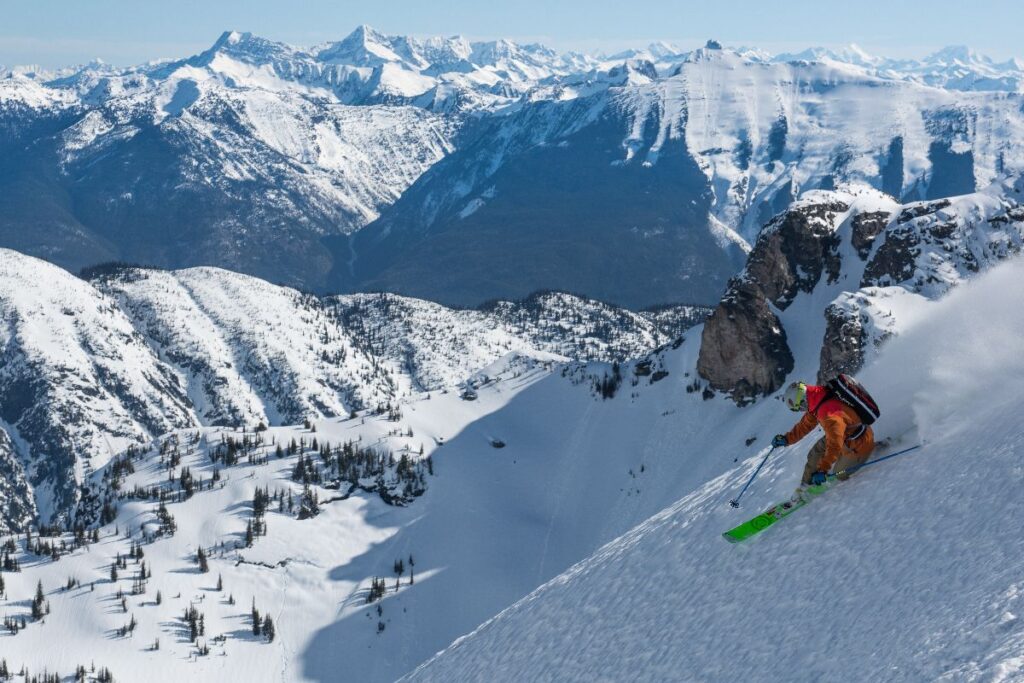 helicopter-skiing-canada-revelstoke-min