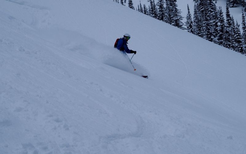 heliskiing-canada-prices-down-the-mountain-min