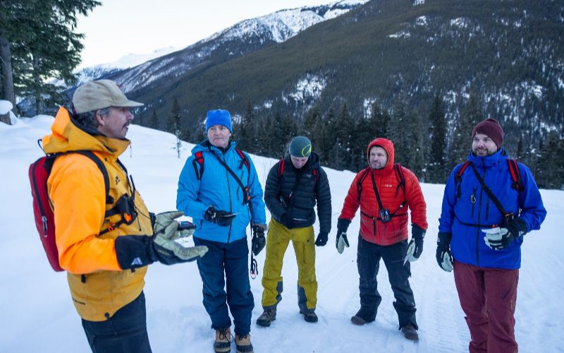 heliskiing-canada-prices-group-skiing-min
