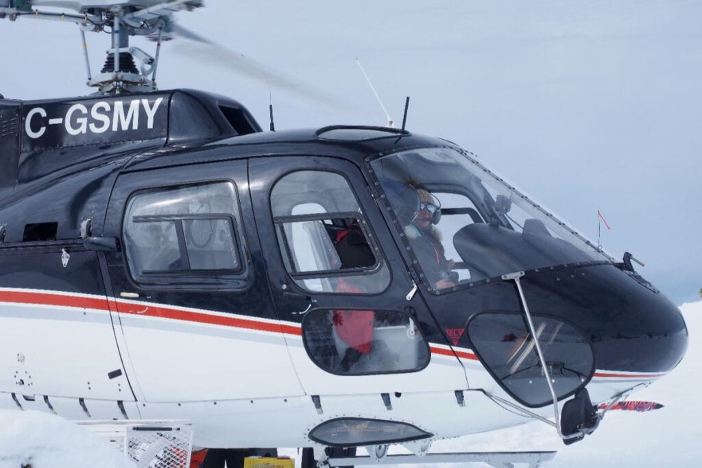 affordable-heli-skiing-helicopter-landing