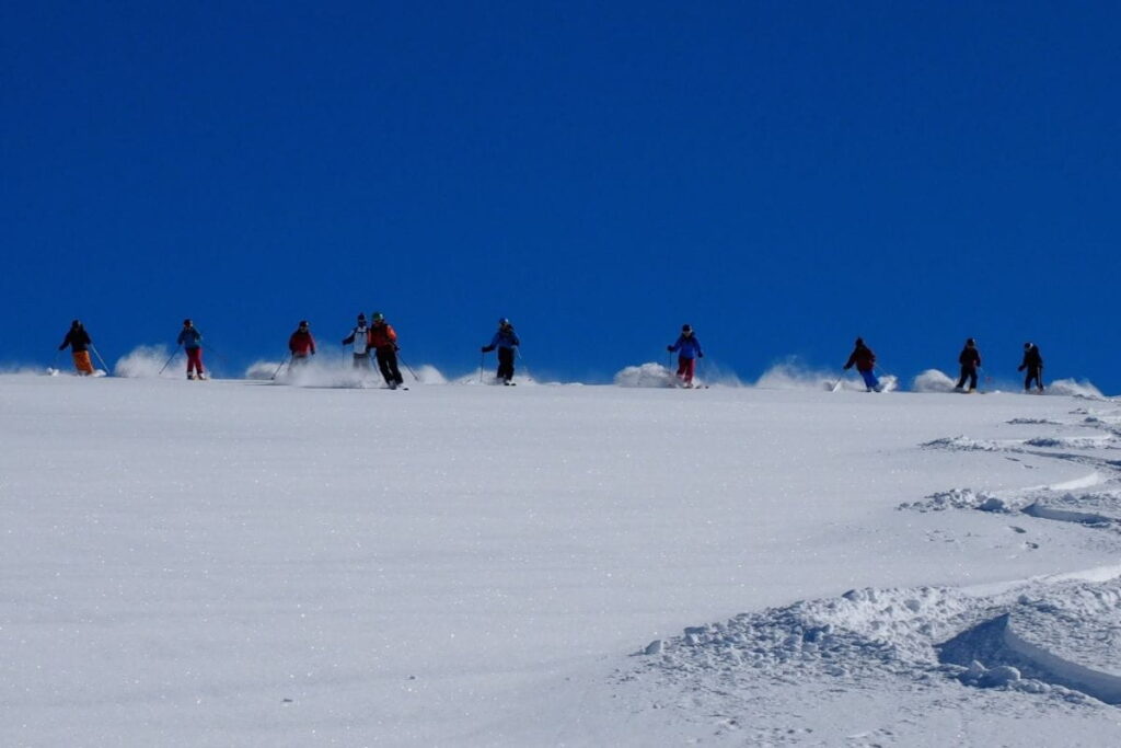 heli-skiing-bc-prices-group-skiing