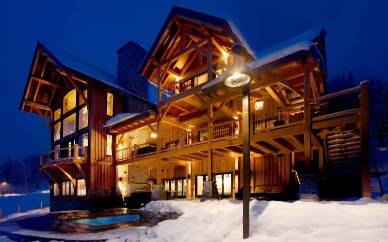heli-skiing-bc-prices-private-lodge