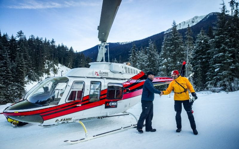 helicopter-skiing-canada-helicopter-landing