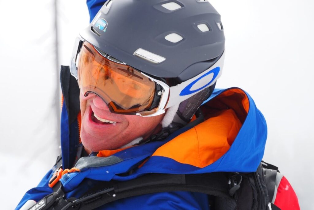 helicopter-skiing-canada-man-posing
