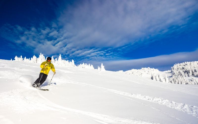 heliskiing-canada-prices-snowy-min