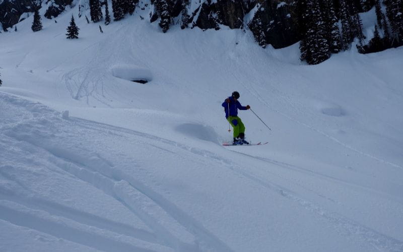 affordable-heli-skiing-champagne-powder-snow