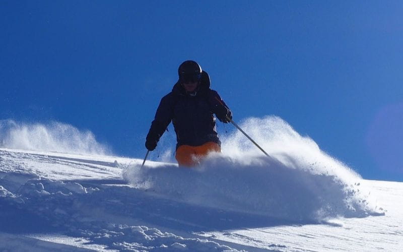 affordable-heli-skiing-man-skiing