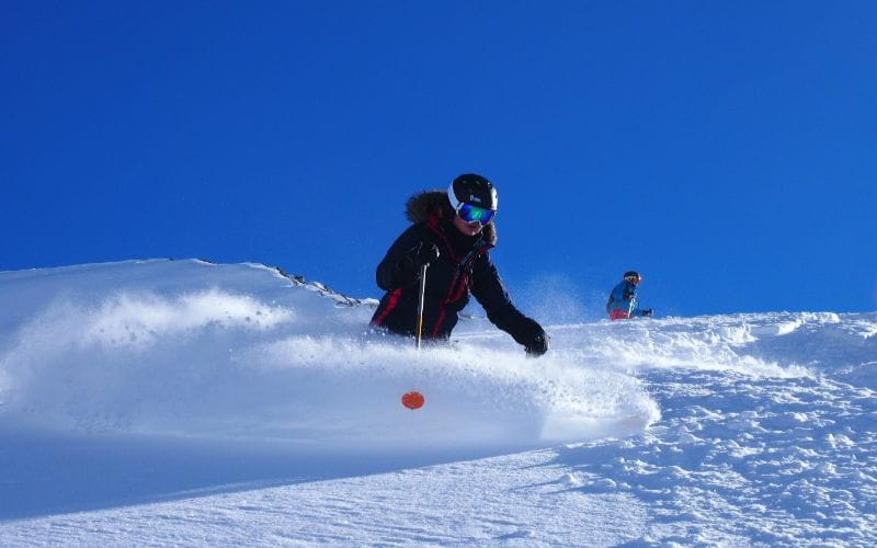affordable-heli-skiing-two-skiers