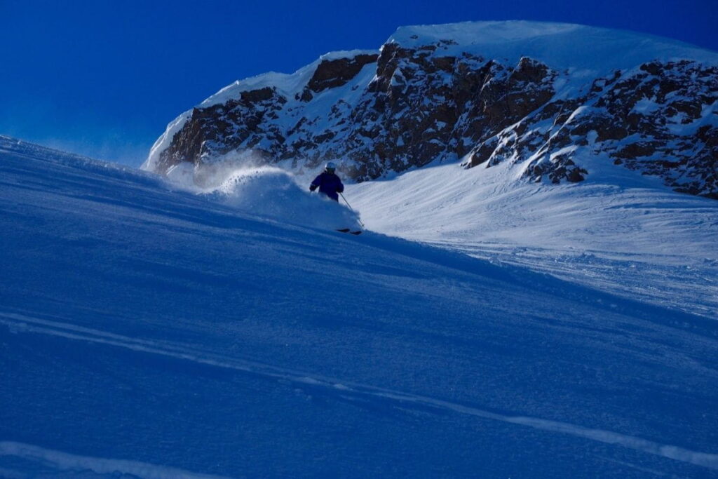 affordable-heli-skiing-mountain-skiing