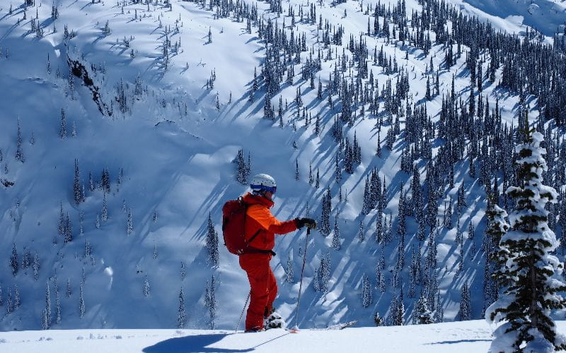 affordable-heli-skiing-canadian-mountains