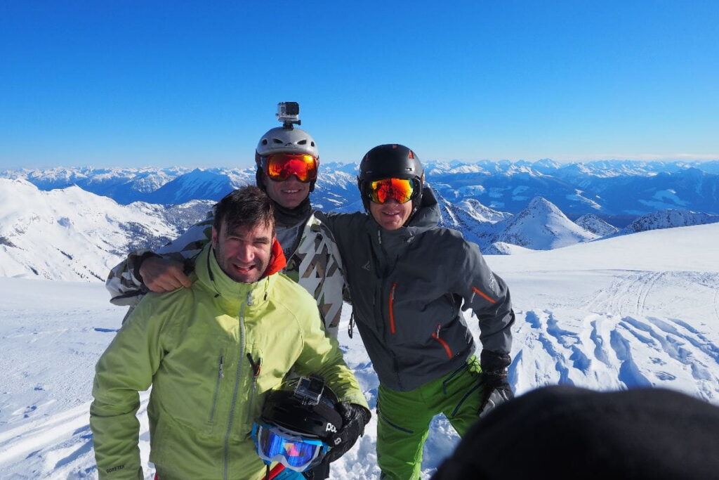 heli-skiing-bc-prices-group-photo