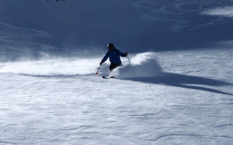 heli-skiing-bc-prices-man-skiing (1)