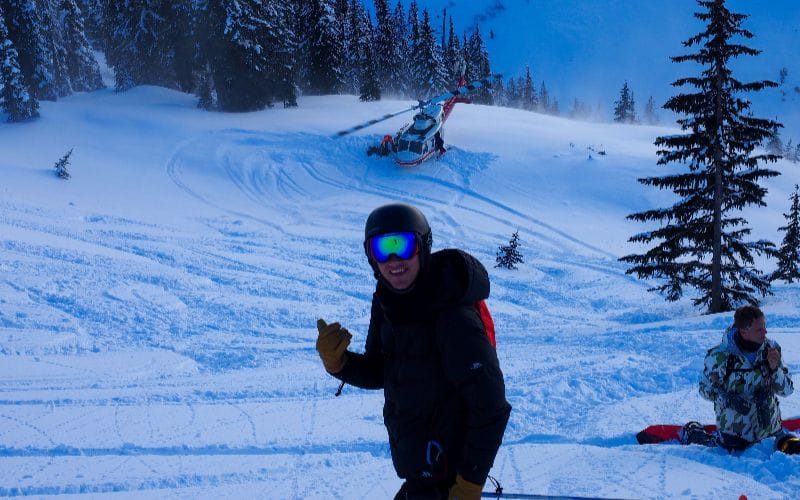 helicopter-skiing-canada-male-skier
