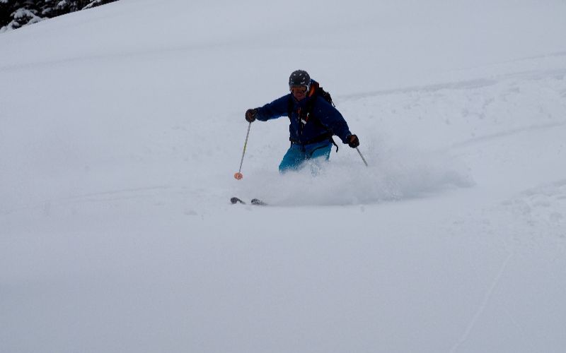 heliskiing-canada-prices-peak-season
