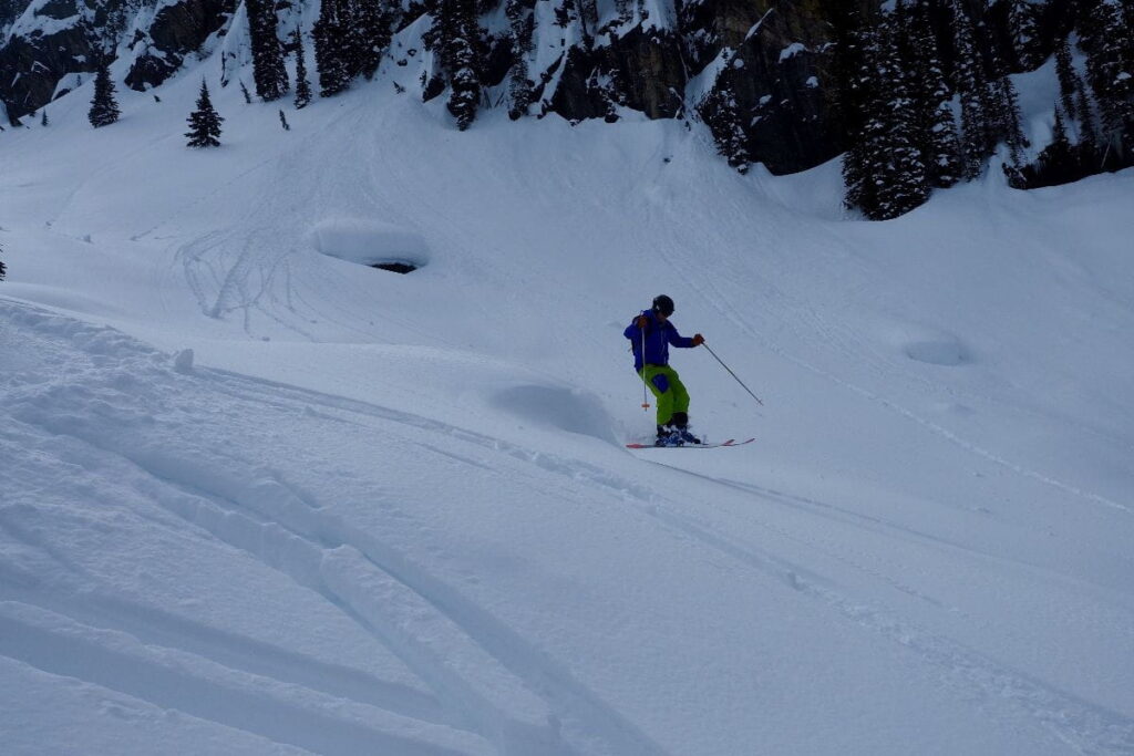 heli-skiing-bc-prices-going-down-slope