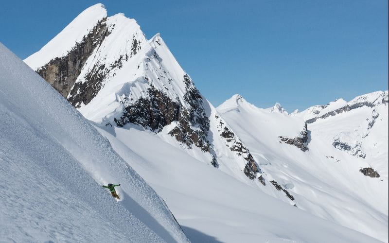 helicopter-skiing-canada-alaskan-mountains