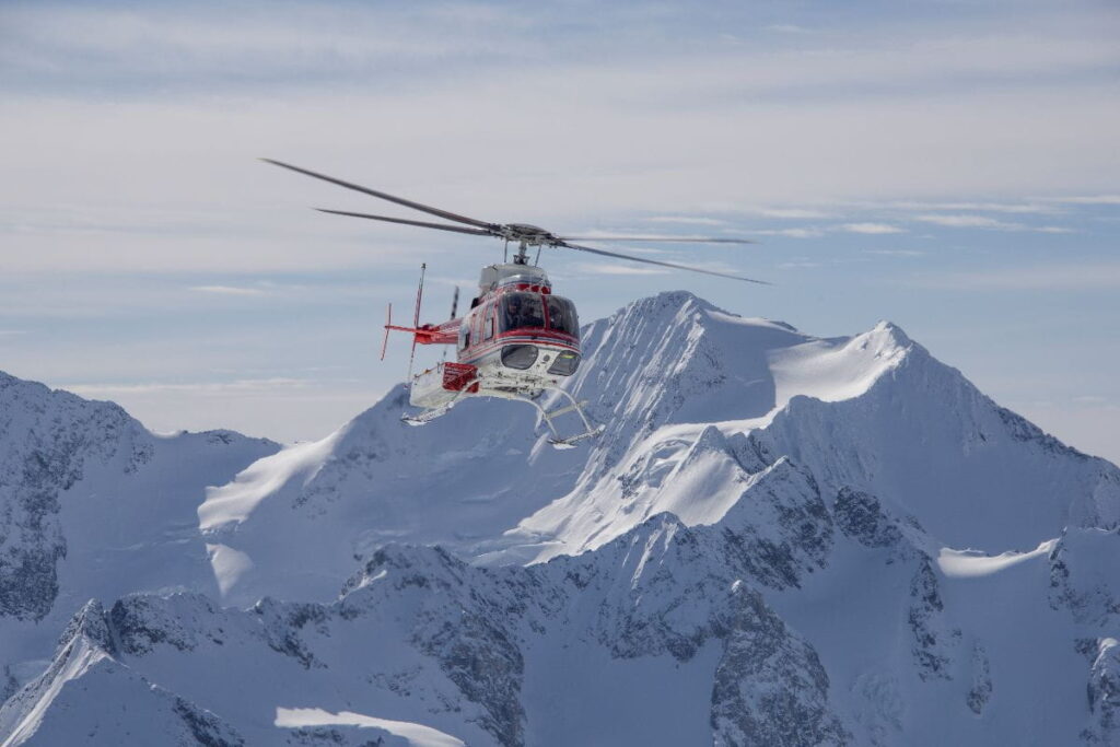helicopter-skiing-canada-canadian-mountains