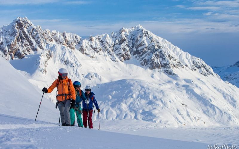 helicopter-skiing-canada-group-photo