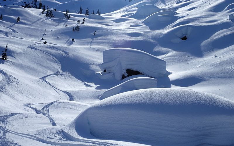 helicopter-skiing-canada-scenery (1)