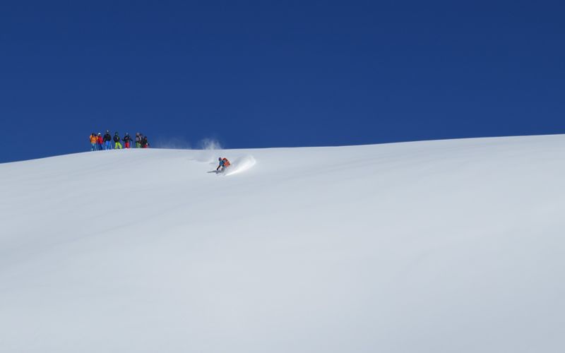 heliskiing-canada-prices-group-photo (1)