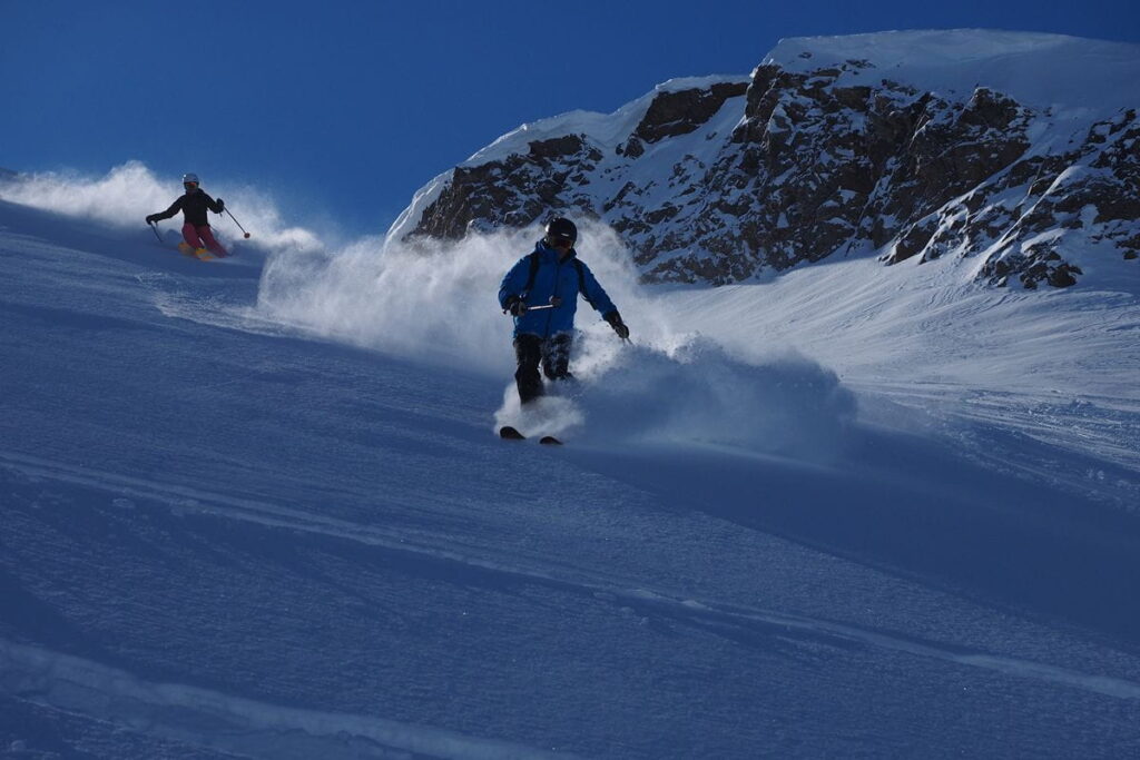 affordable-heli-skiing-for-couples (1)