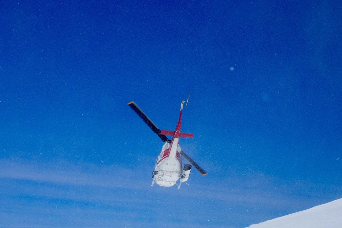 affordable-heli-skiing-helicopter-flying (1)