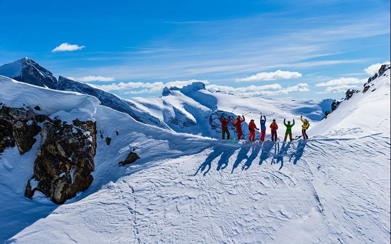 heli-skiing-bc-prices-group-photo