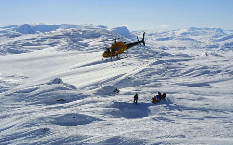 affordable-heli-skiing-small-group-skiing (1)