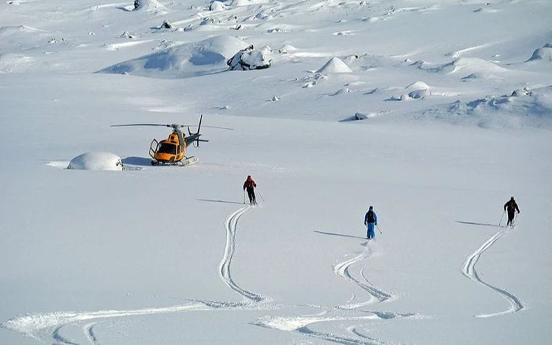 affordable-heli-skiing-three-skiers (1)
