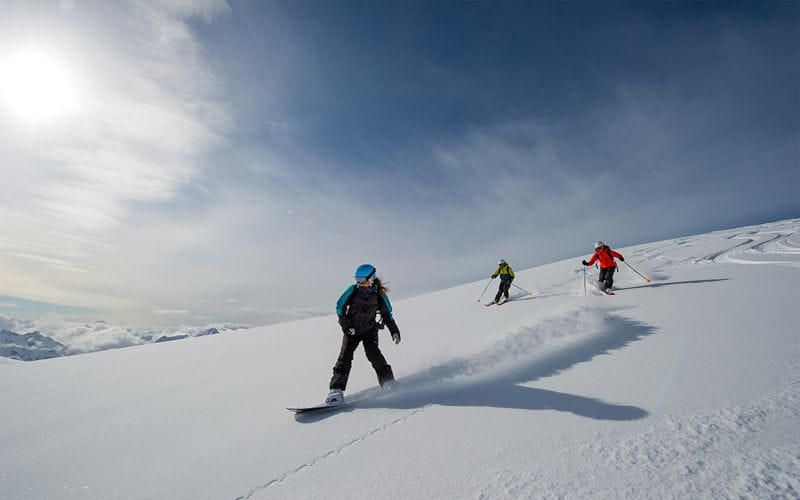 heli-skiing-bc-prices-skiing-down-mountain (1)