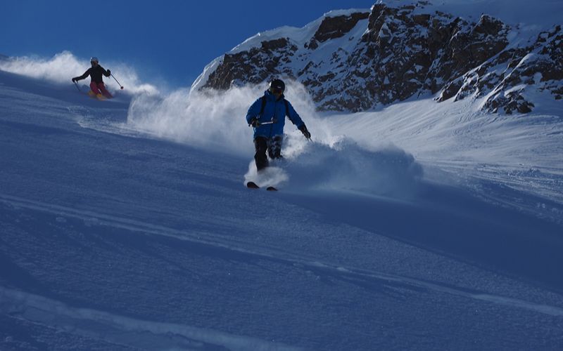 heliskiing-canada-prices-two-skiers (1)