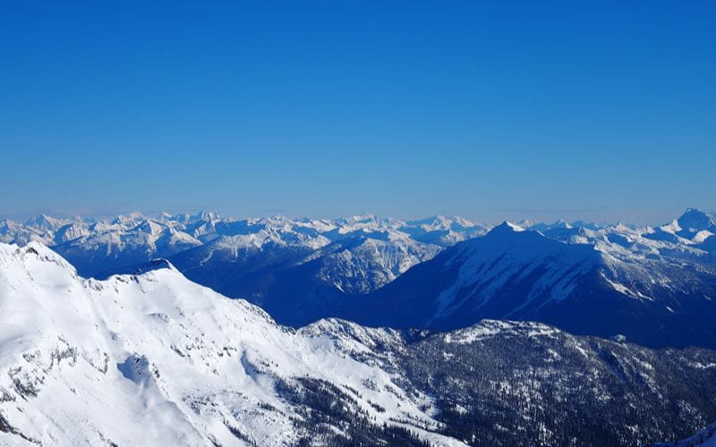 heliskiing-canada-prices-vast-mountain-landscape (1)
